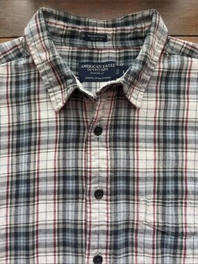 American Eagle Outfitters Men’s Flannel Button-Down Shirt